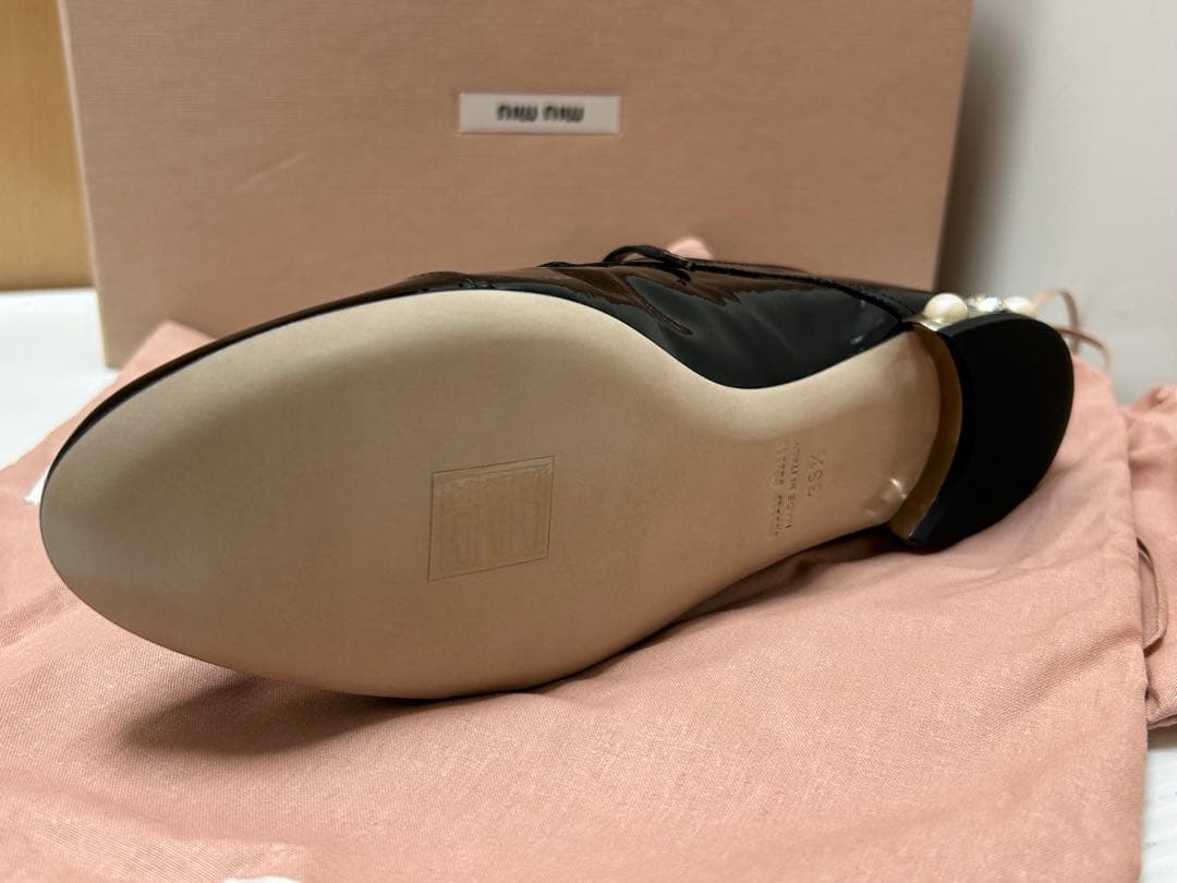 未使用　miumiu ミュウミュウ シューズ 35 1/2 エナメルブラック