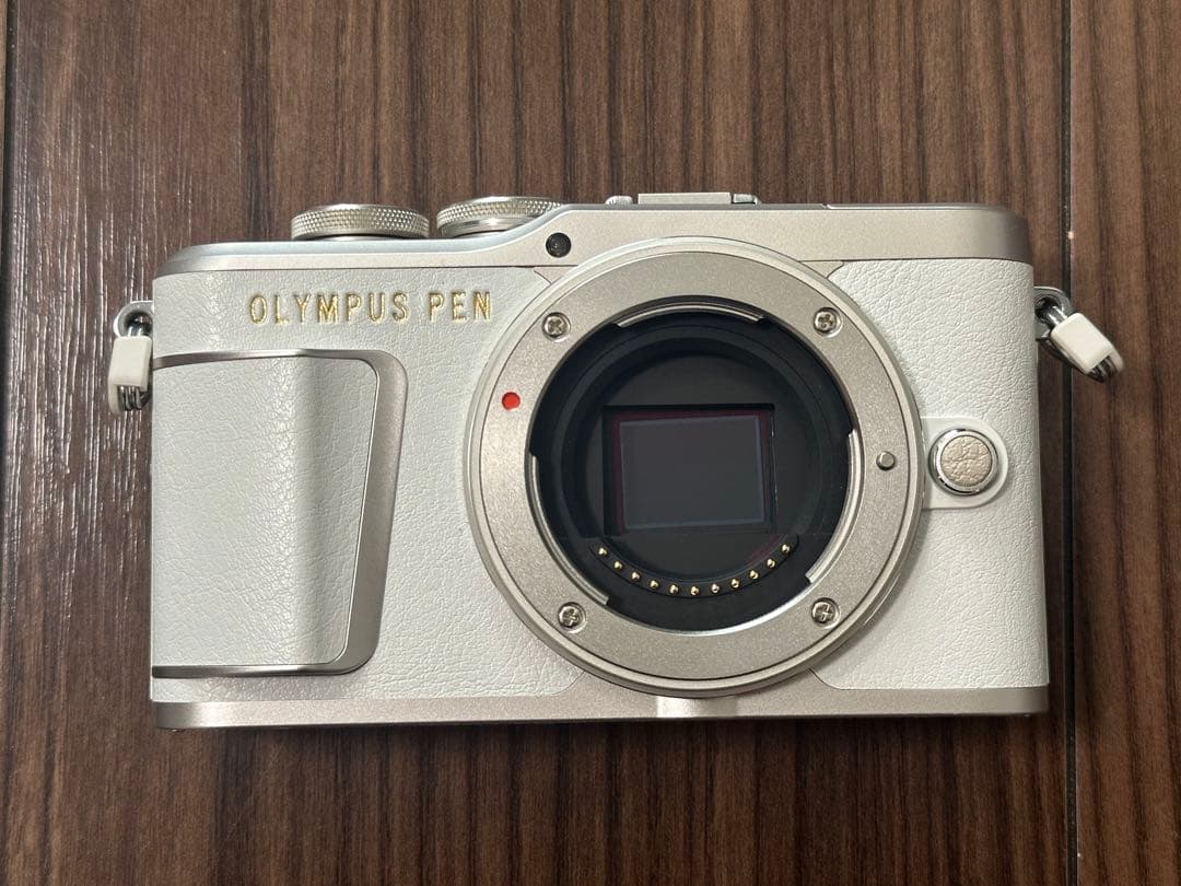 おまめ 【極美品】OLYMPUS PEN E-PL9 ホワイト レンズ付き