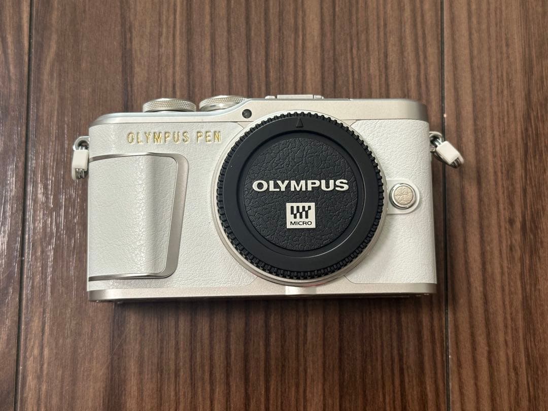 おまめ 【極美品】OLYMPUS PEN E-PL9 ホワイト レンズ付き