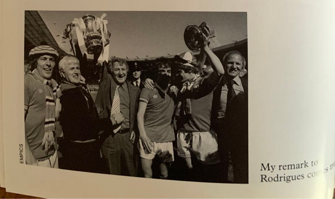 直筆サイン入り！伝説の指導者Docherty自伝 ＂The Doc\"