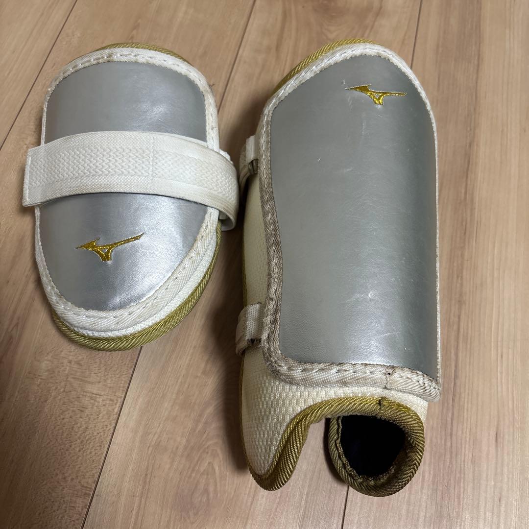 ミズノ エルボーガード シルバー/ホワイト