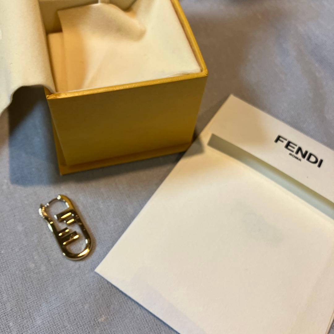 【保証書・箱・リボン付き】FENDI ピアス　オーロック