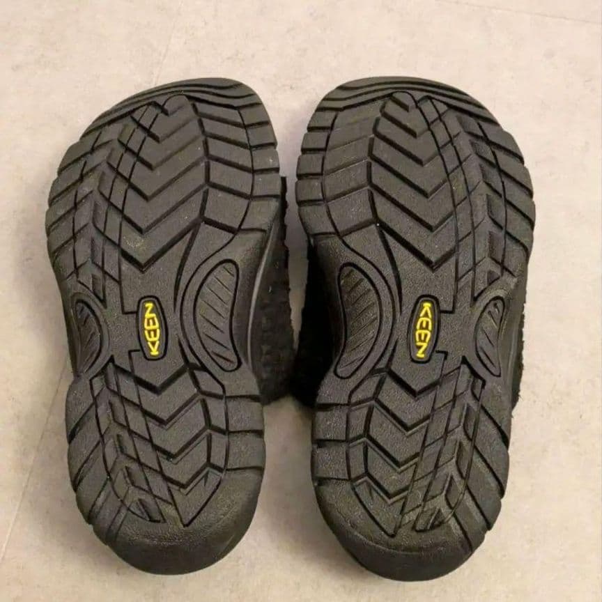 窪*壱様 KEEN ブラック スライドサンダル hykeコラボと同仕様