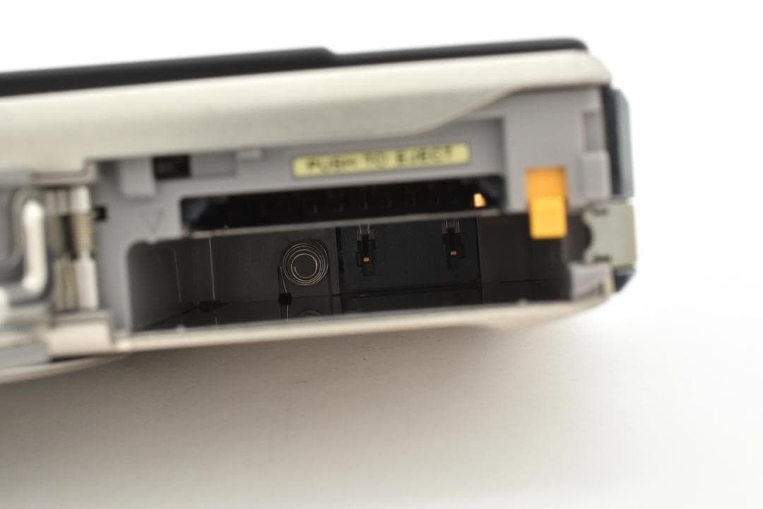 美品　FUJIFILM FinePix F50fd シルバー ＃A345