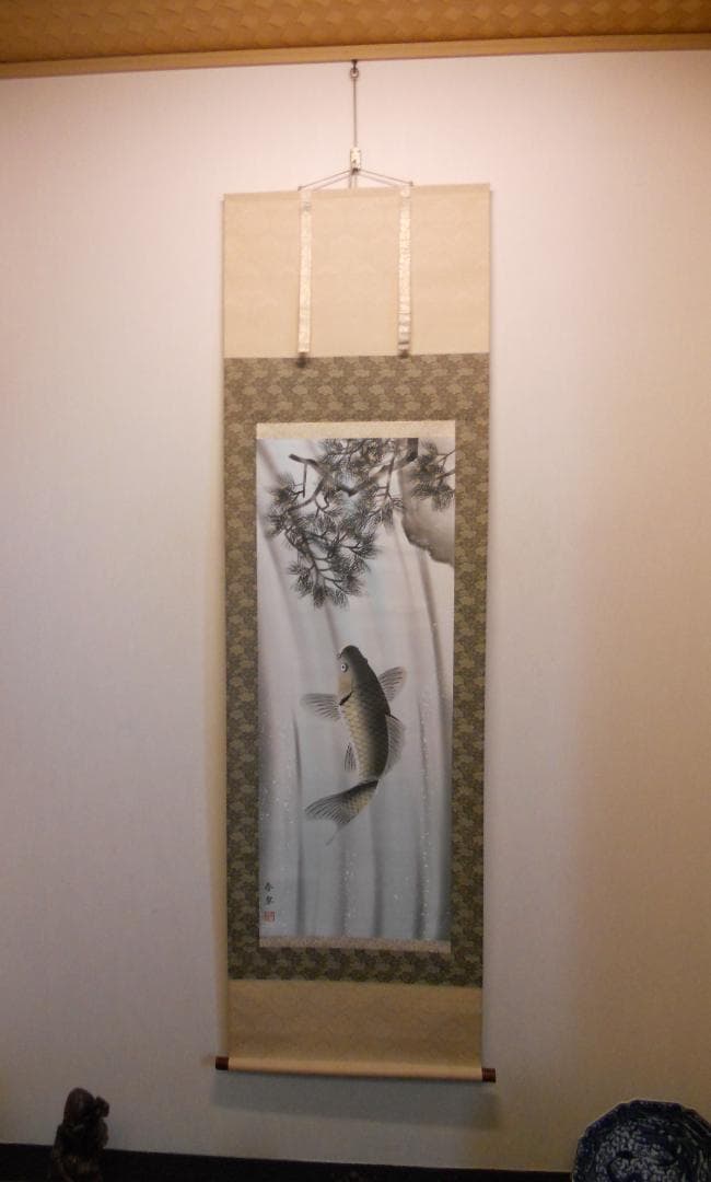 掛け軸 春雪 鯉の滝登り 絹本 希少 軸装 茶道具 掛軸 美品 です。