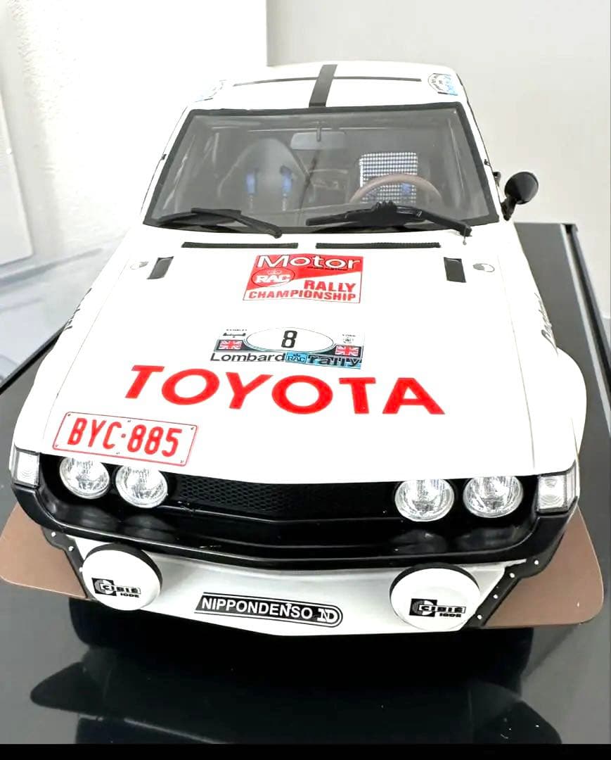 IXOTOYOTA ラリーカー 1/18 スケール ミニカー
