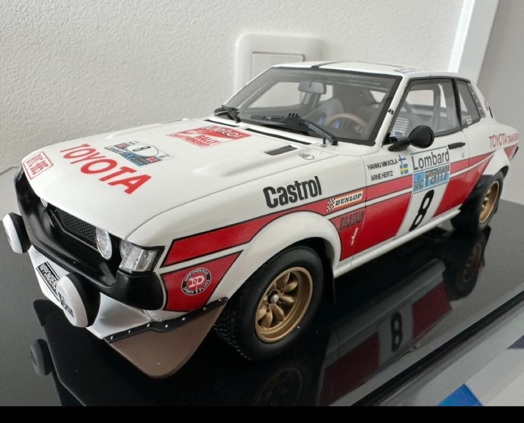 IXOTOYOTA ラリーカー 1/18 スケール ミニカー