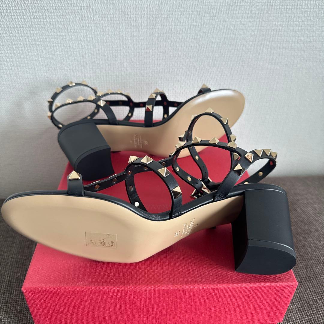 【チョコ様】ヴァレンティノ ロックスタッズ カーフスキン ストラップサンダル