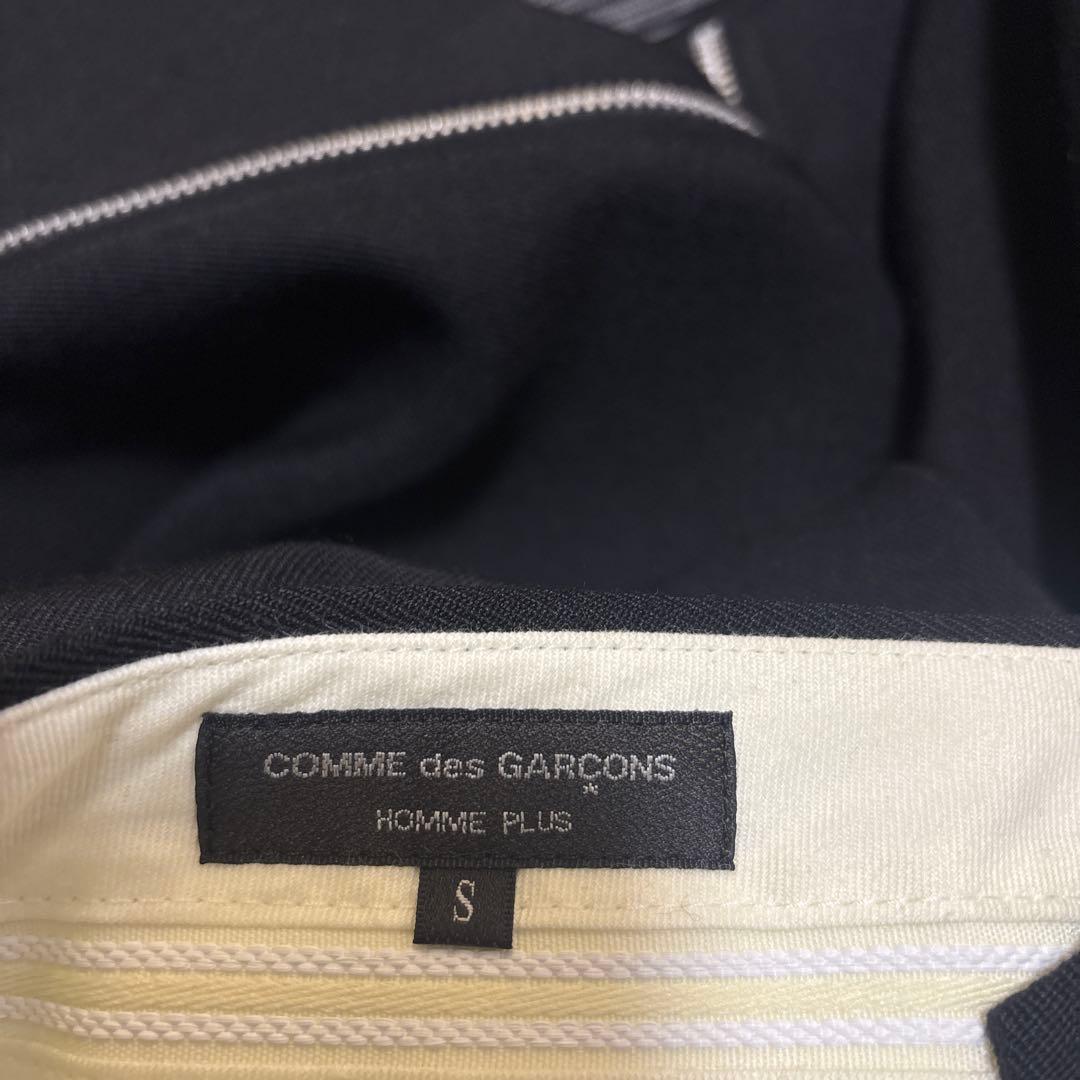 コムデギャルソンオムプリュス 螺旋ジッパーデザインの黒スラックス