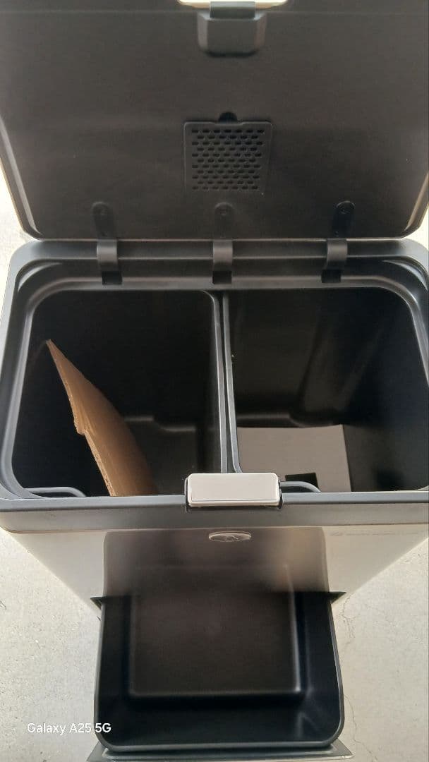 #新品訳ありゴミ箱2段式3分別 縦型 計60L ペダル式キャスター ステンレス製