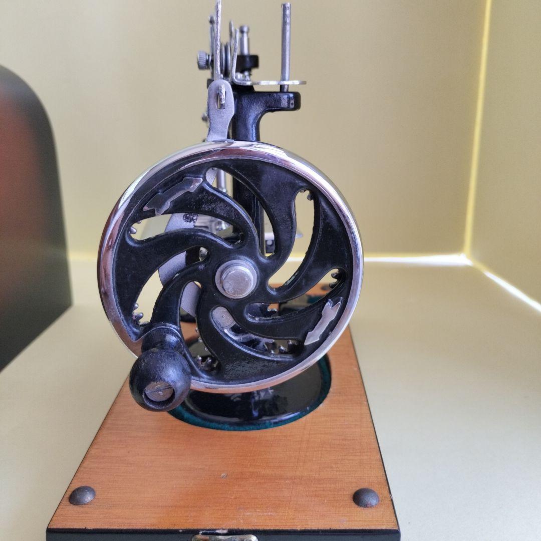 SINGERシンガー　ミニミシン　小型手回しミシン【 ヴィンテージ美品】