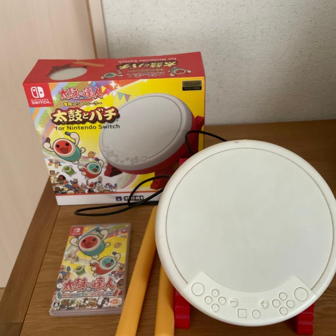 Nintendo Switch 太鼓の達人パッケージ版ソフトと専用コントローラー