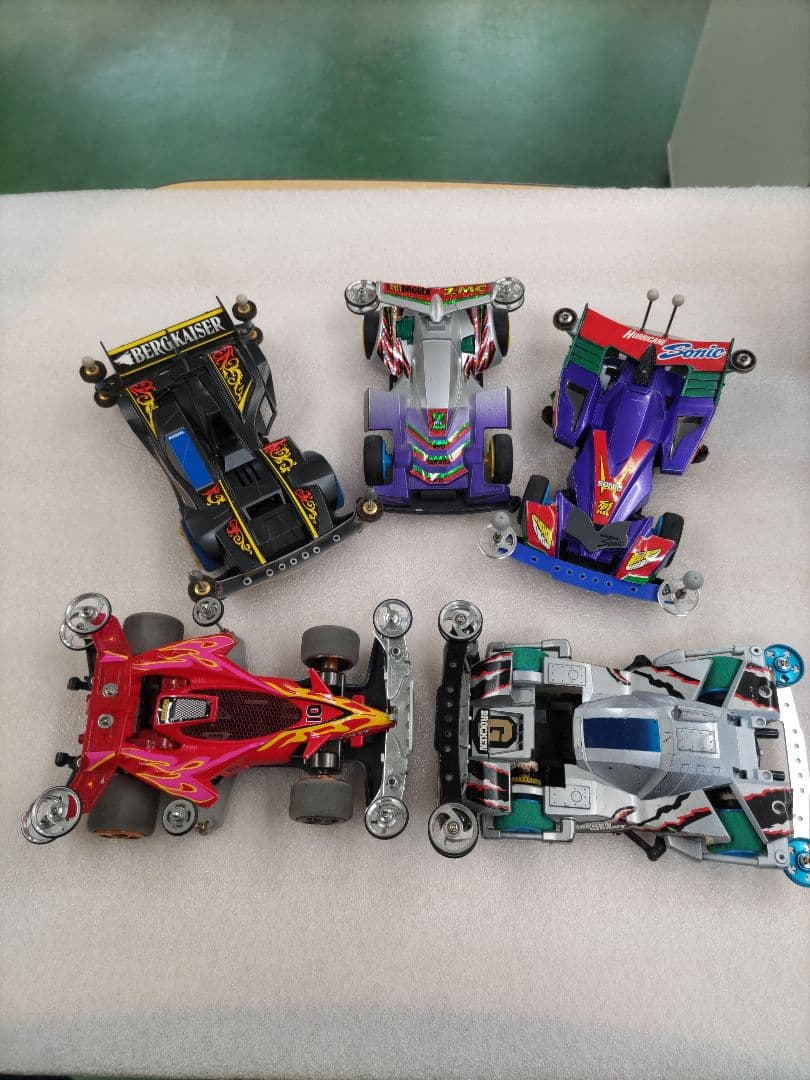 ミニ四駆　５台セット　TAMIYAのボックス付き　パーツ類多数