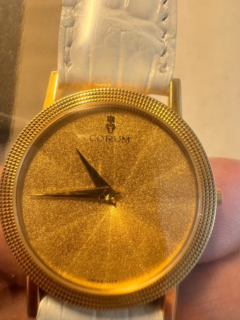 CORUM ゴールド ホワイトレザー 時計　 動きません。金に換算で