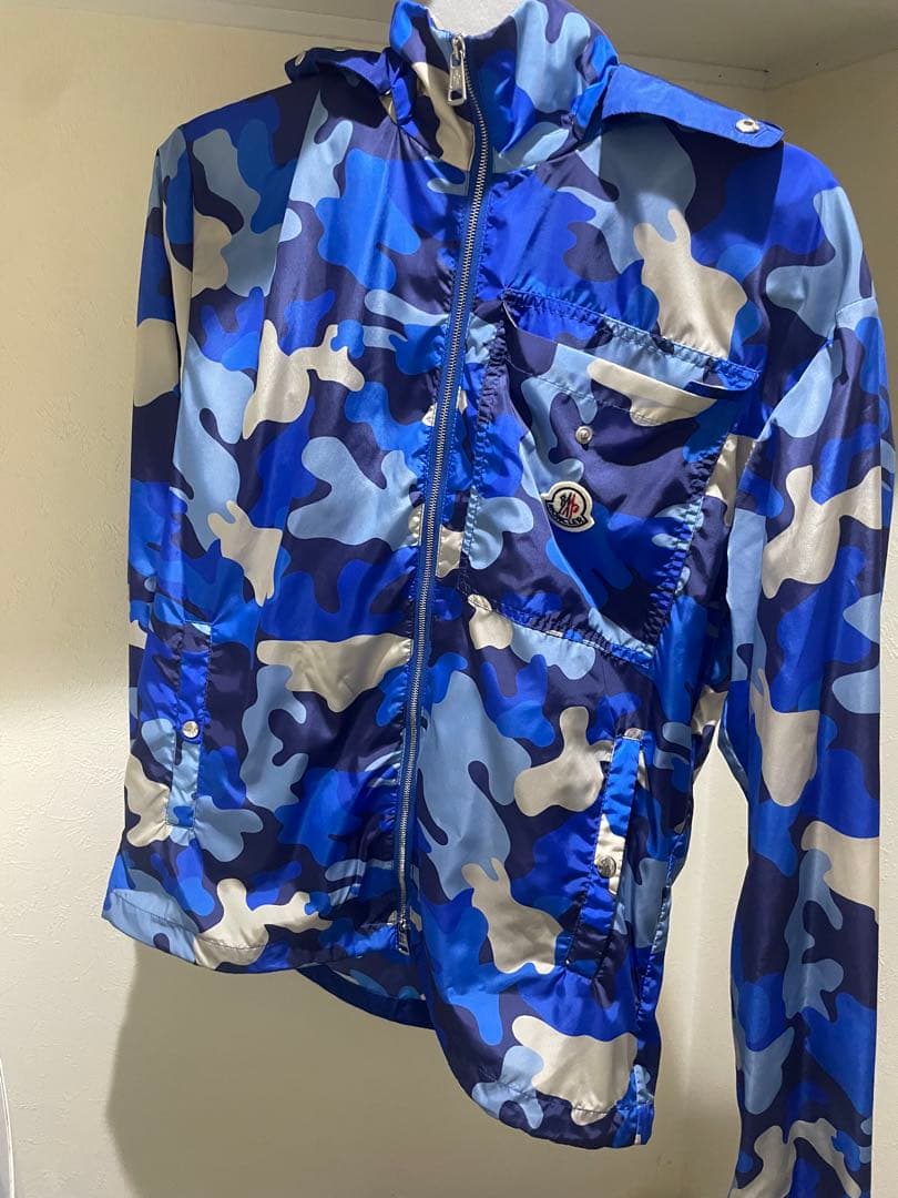 コ*ン様 MONCLER ナイロンジャケット カモ柄 ブルー