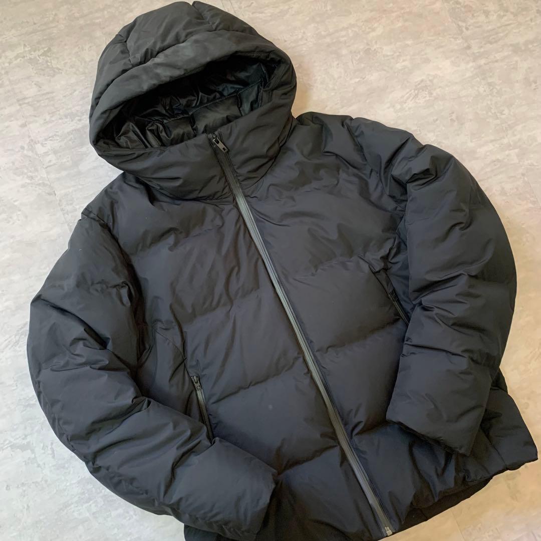 黒 フード付きシームレスダウンジャケット