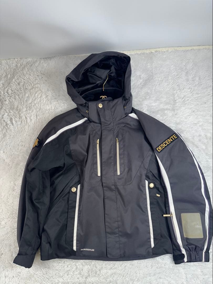 デサント　スノーボードウェア　セットアップ　チタンサーモ　スキーウェア　黒　M