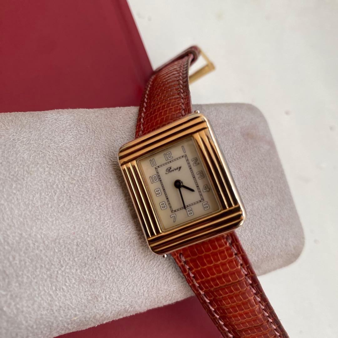 Poirayクラシック スクエア型時計