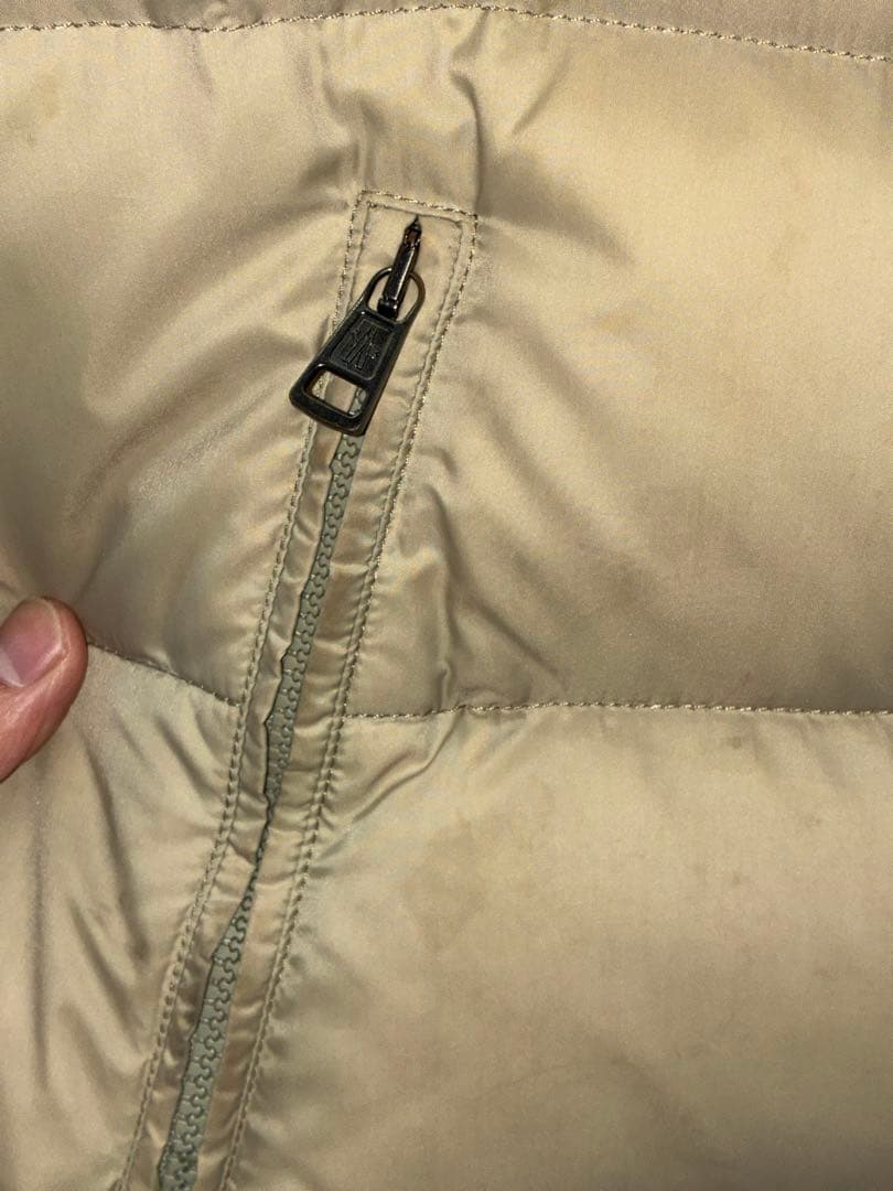 MONCLER ベージュ ダウンベスト