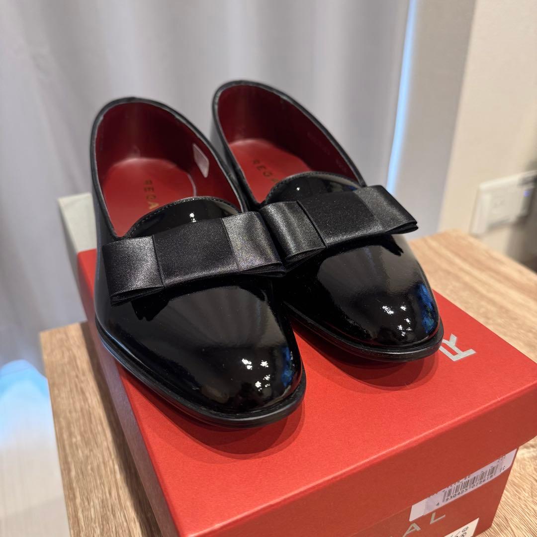 REGAL リボン付き黒ドレスシューズ