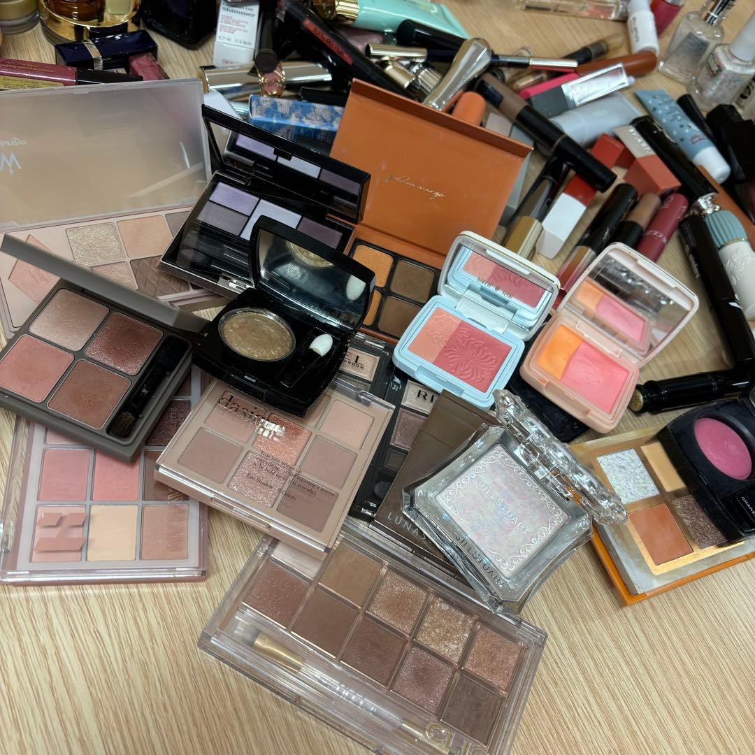 コスメ大量おまとめ！デパコス香水グロスなど多め