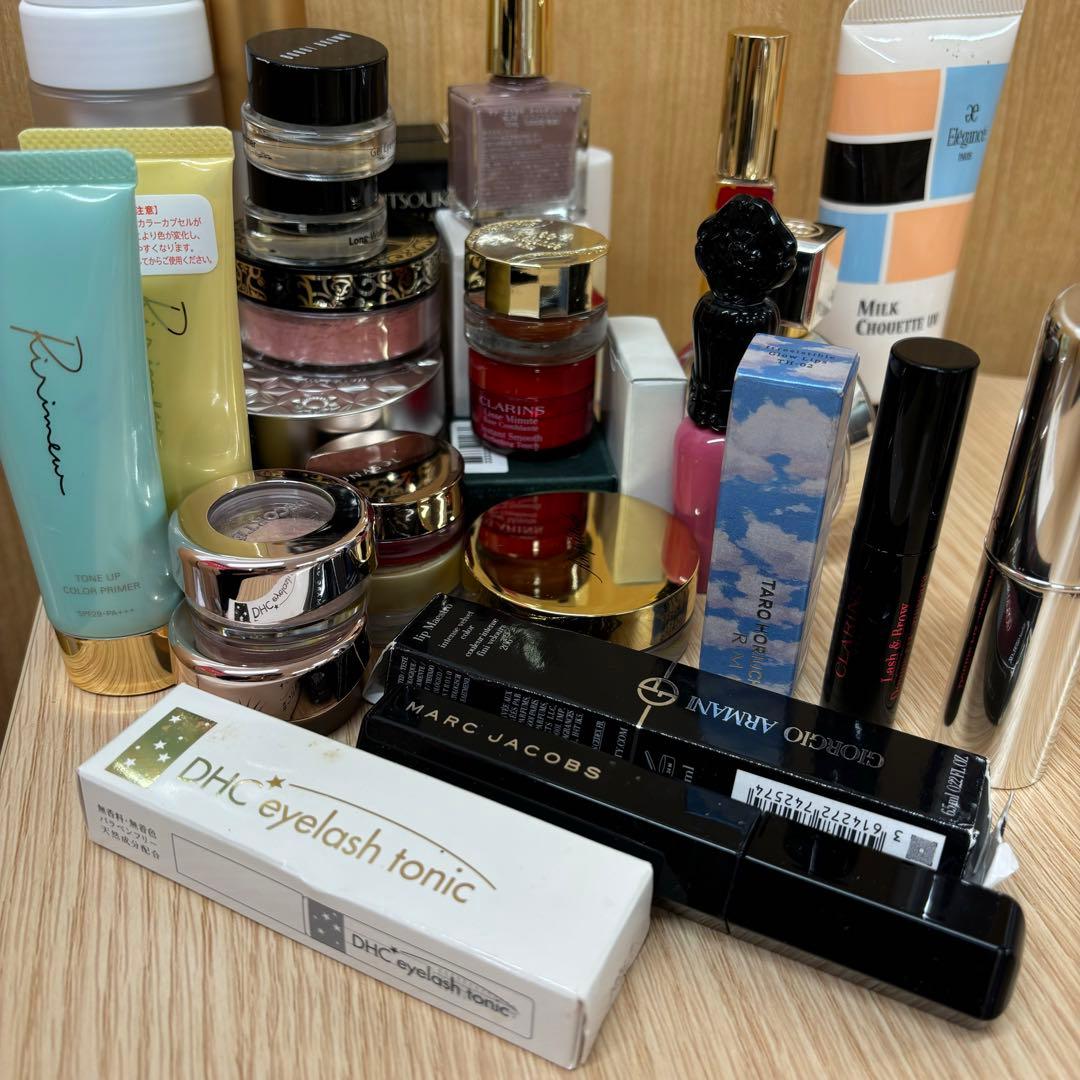 コスメ大量おまとめ！デパコス香水グロスなど多め