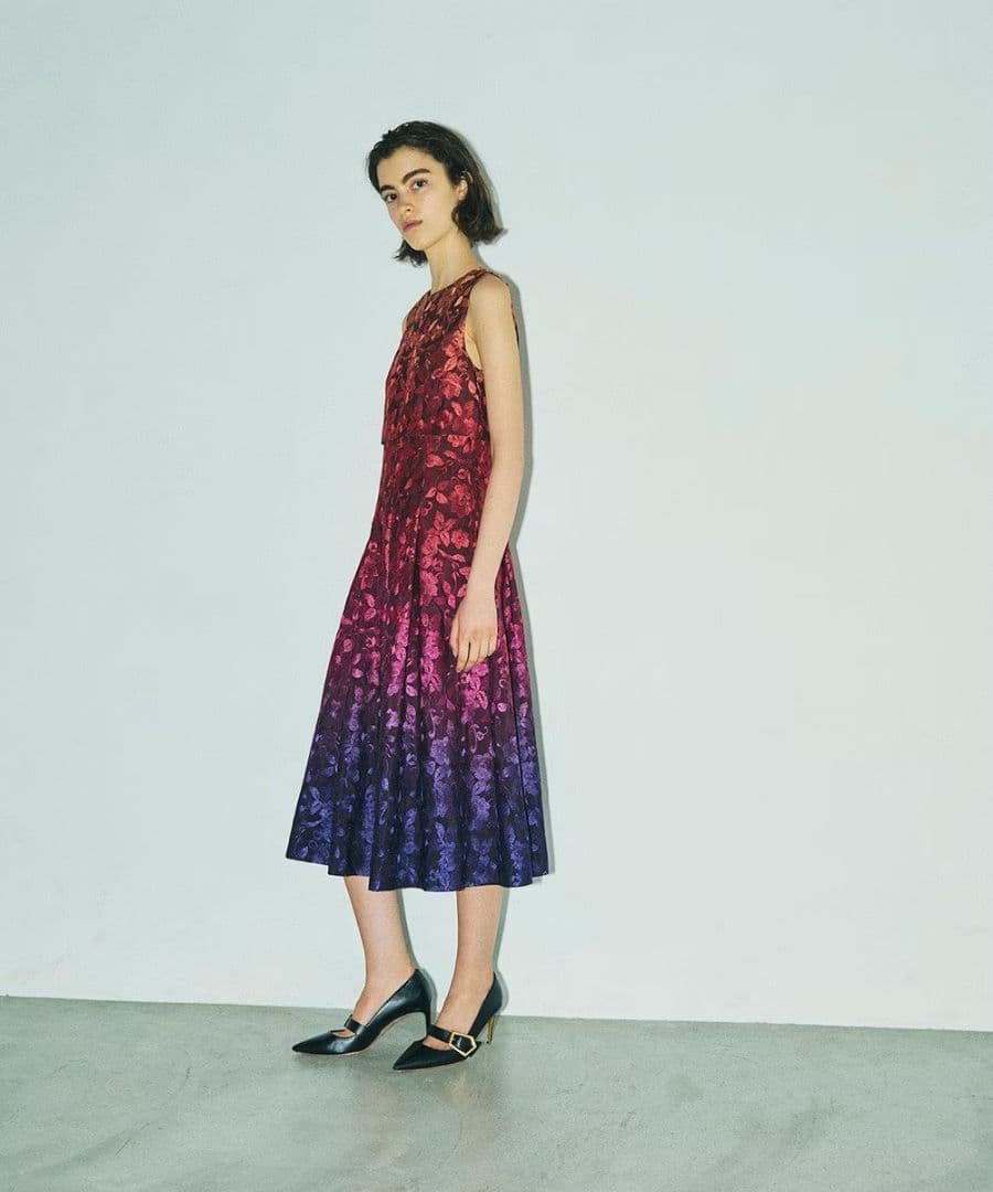 グレースコンチネンタル グラデプリント刺繍ワンピース