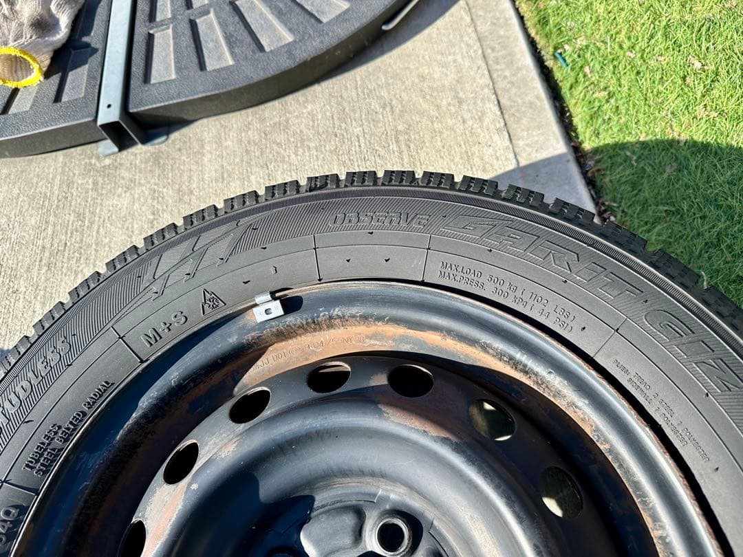 群馬 スタッドレスタイヤ トヨタ シエンタ ナット付 2022年製 オブザーブ