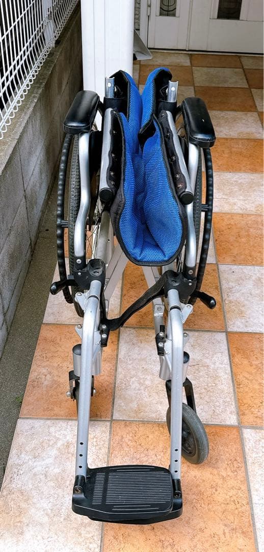 ケアテックジャパン　自走式車椅子　折りたたみ車椅子