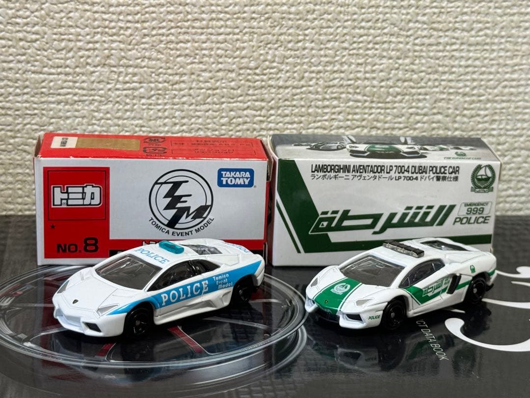 トミカ NO.8 ランボルギーニ アヴェンタドール 警察車両 2 個