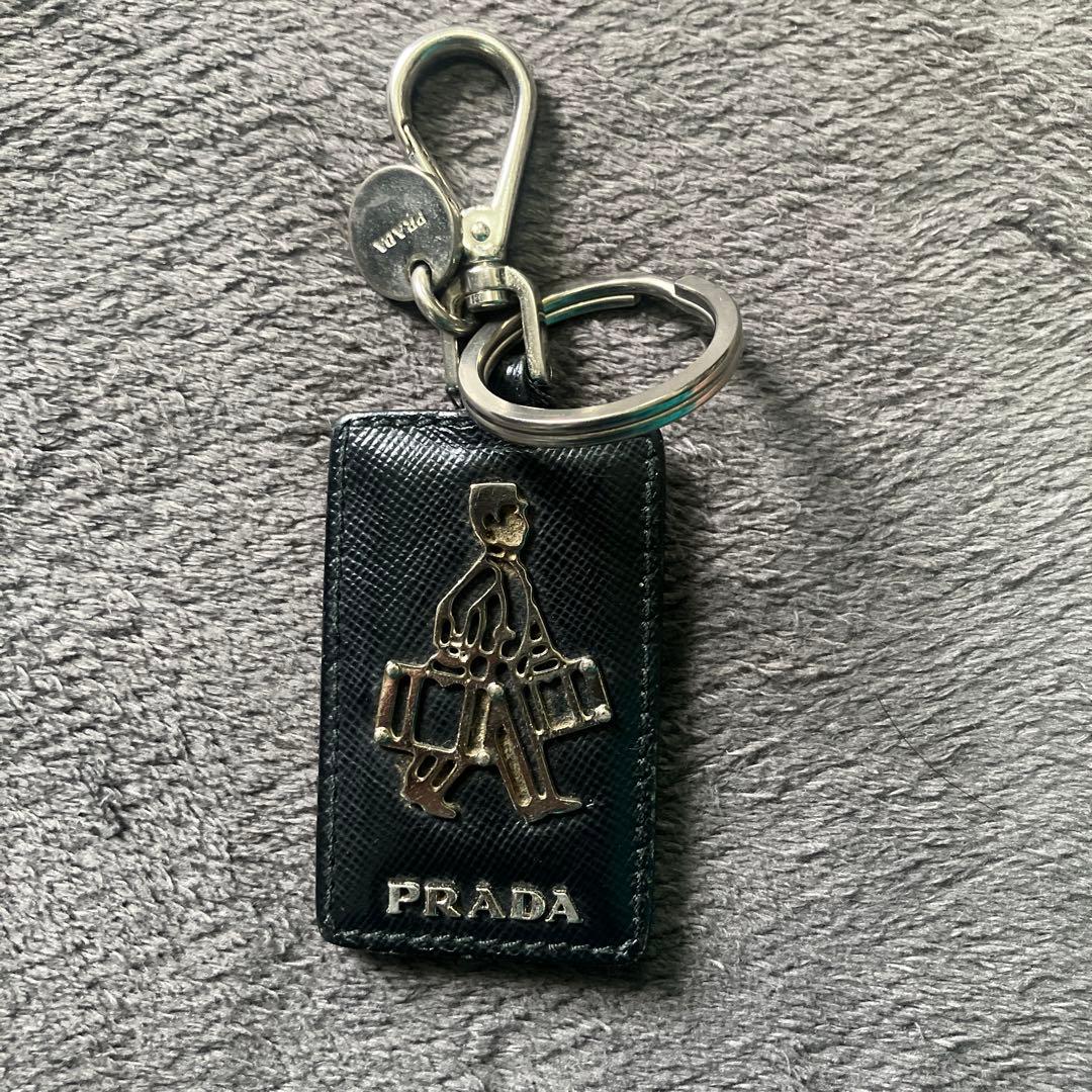 プラダ　キーホルダー　ポーター　ドアマン　ホテルマン　旅行　男　黒　ブラック