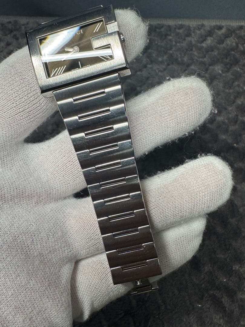 GUCCI スクエアウォッチ ブラックダイヤル