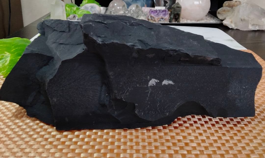【超巨大】★マイナスイオン★★免疫力★★冷え・凝り★4,9kgブラックシリカ原石