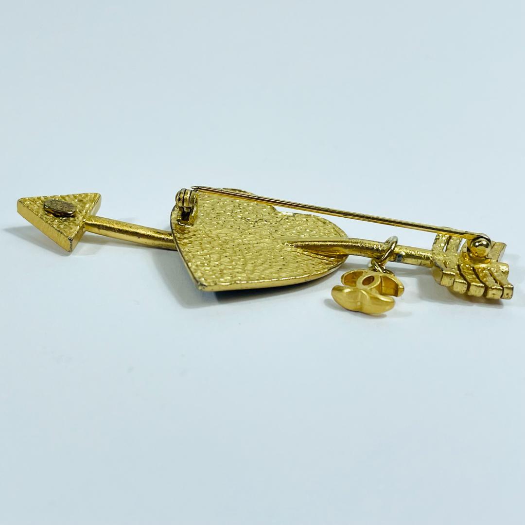 シャネル ブローチ ハートアロー メッキ MBZ322