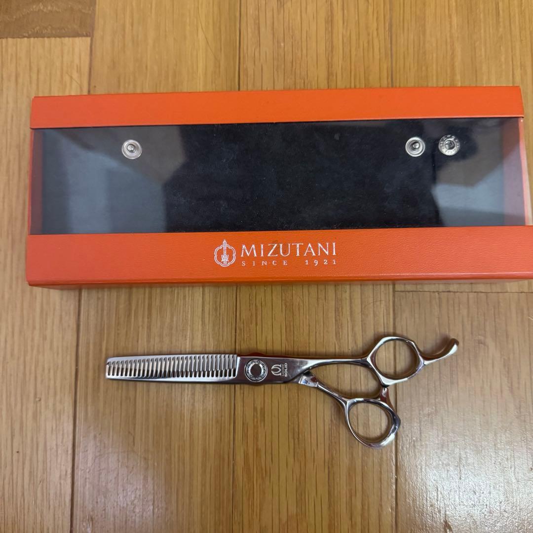美容師　理容師　セニングシザー　はさみ