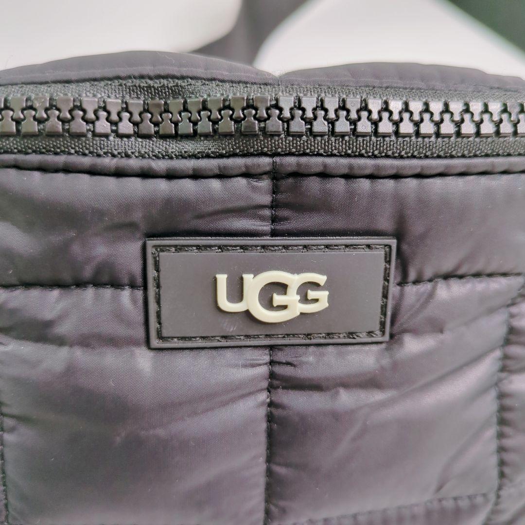 【美品】UGG　ボディバッグ　ウエストポーチ　キルティング　アグ　男女兼用