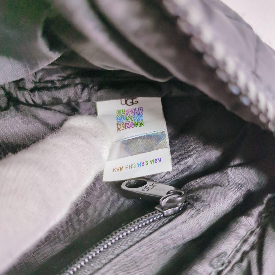 【美品】UGG　ボディバッグ　ウエストポーチ　キルティング　アグ　男女兼用