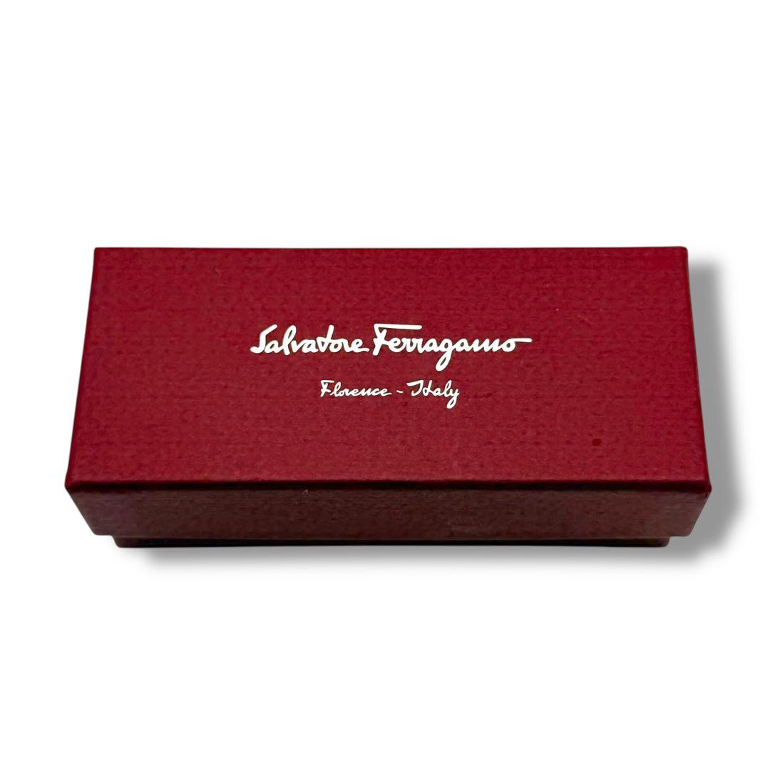 【美品☆箱付き】サルヴァトーレフェラガモ ヴァラリボン バレッタ