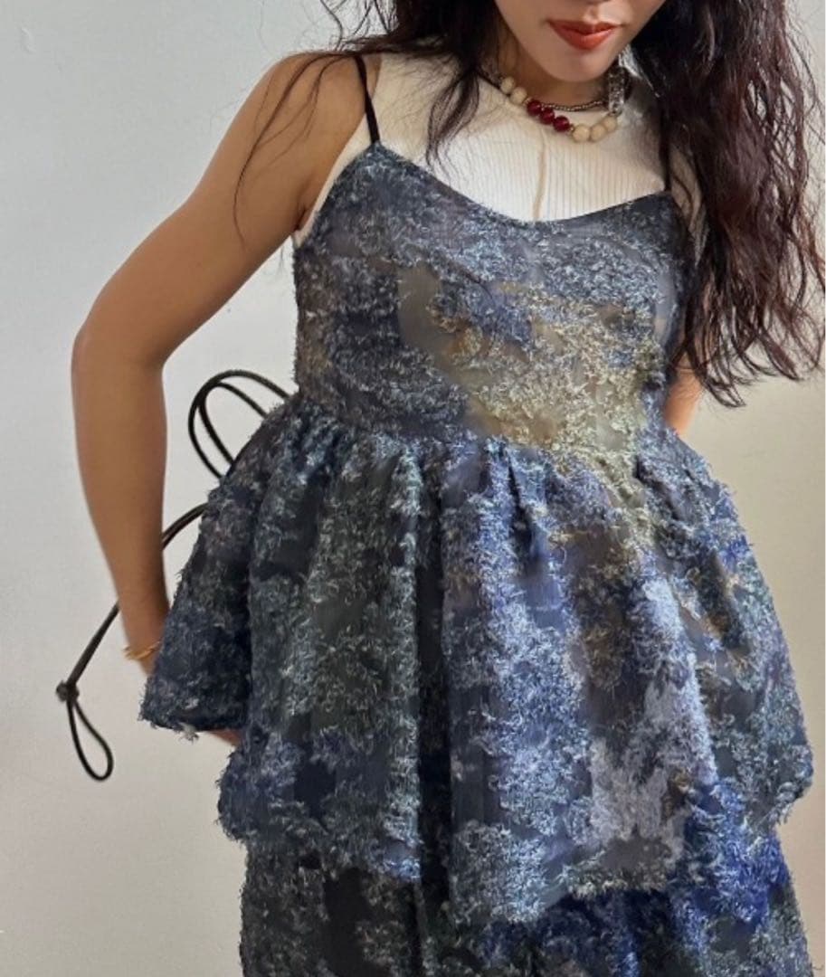 美品⭐︎AMERI⭐︎MEDI RACHEL FLUFFY ART CAMISOLE