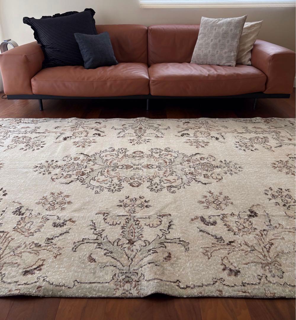 ヴィンテージラグ　ベージュオーバーダイ　ボタニカルフローラル　トルコ　雅姫さん