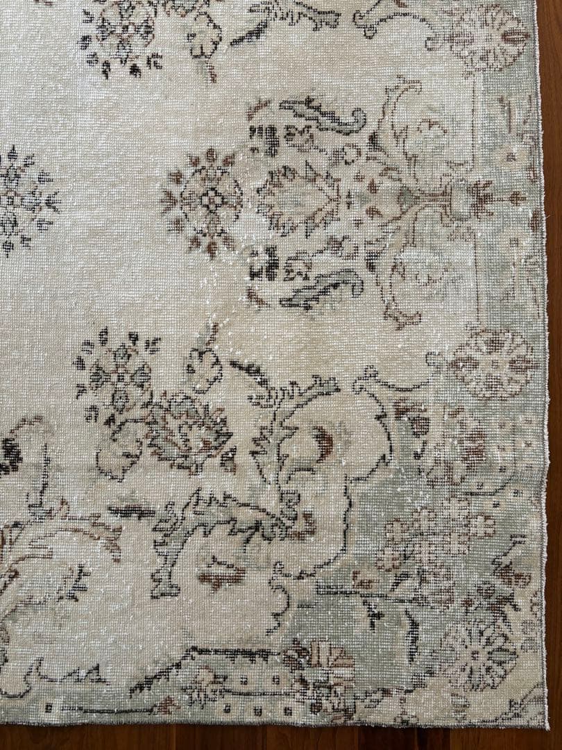 ヴィンテージラグ　ベージュオーバーダイ　ボタニカルフローラル　トルコ　雅姫さん