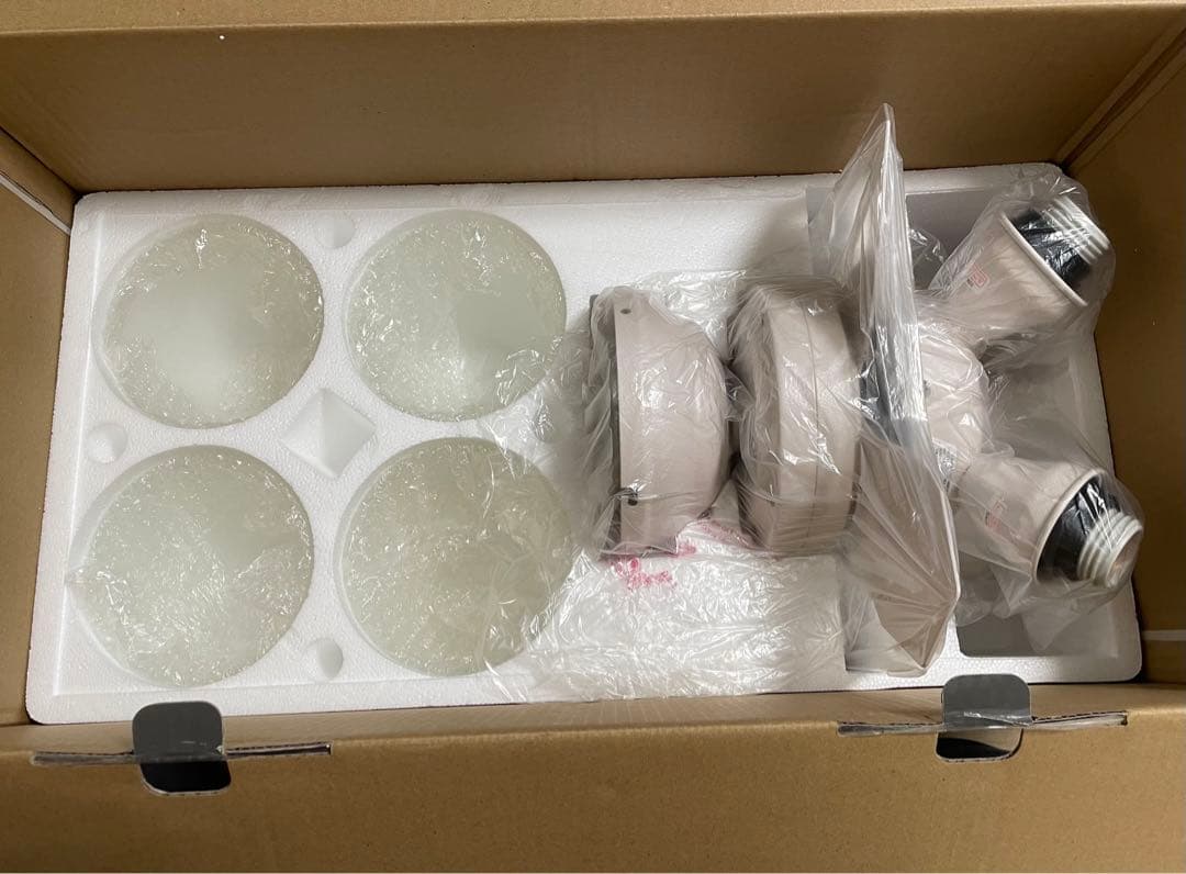 シンプルデザインのシーリングファン(4灯 ホワイト)