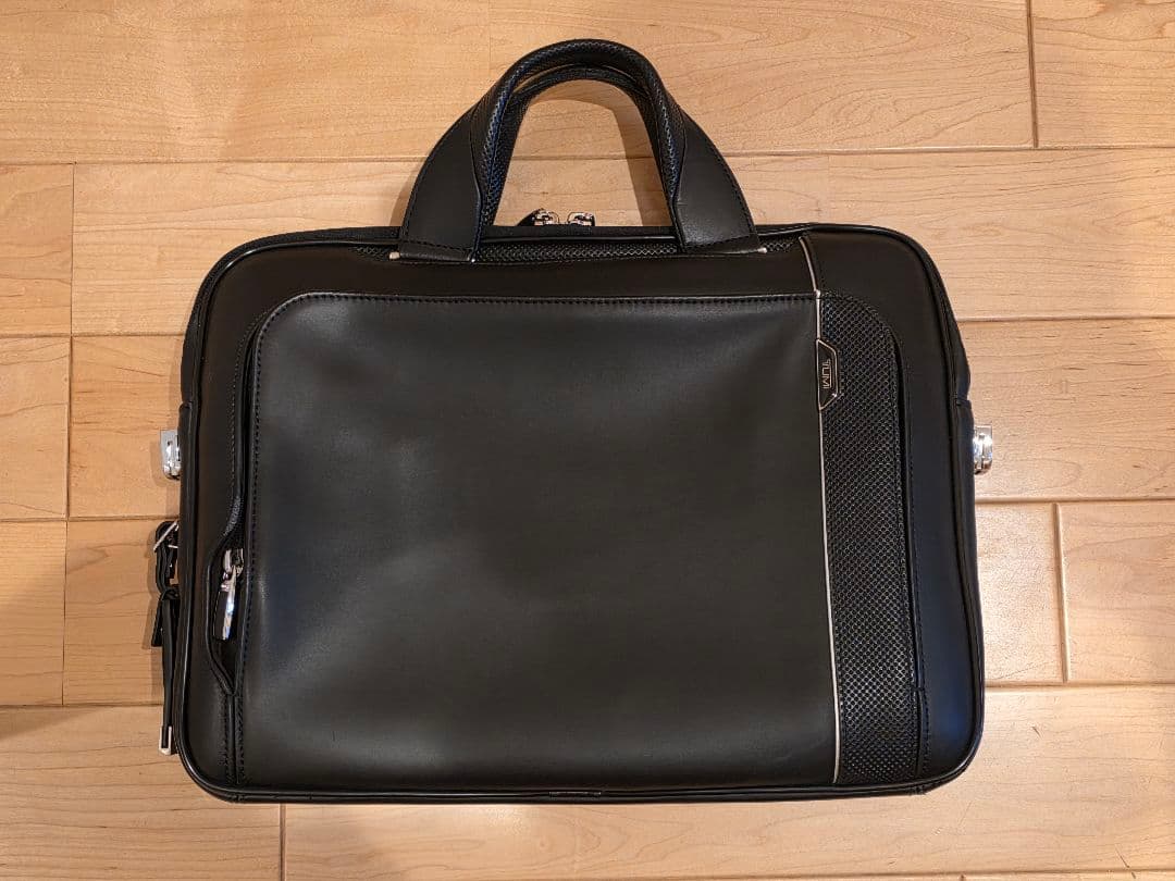 TUMI 本革シリーズ