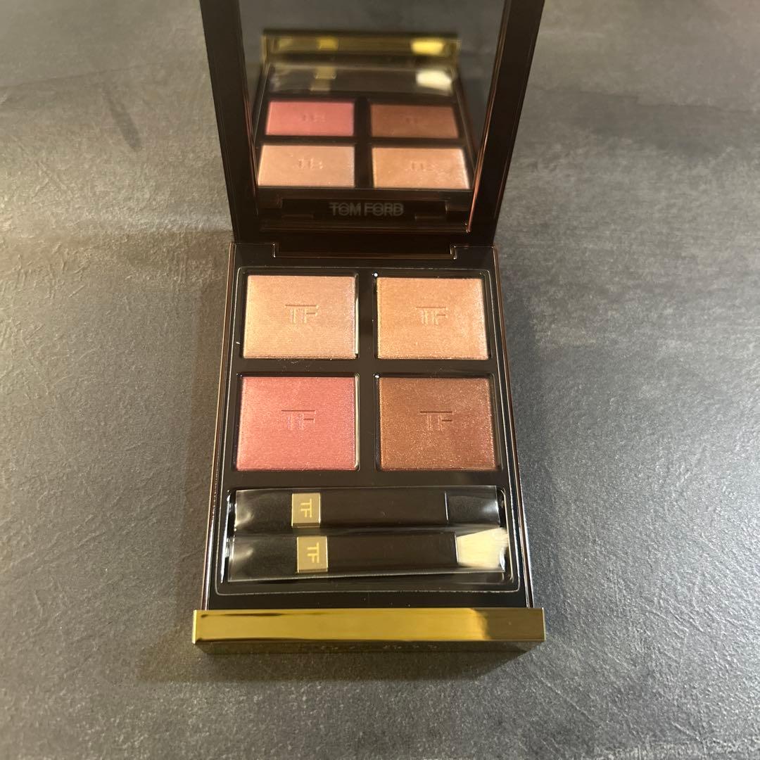 【最終価格】【新品】TOMFORD☆トムフォード　アイカラークォード42A