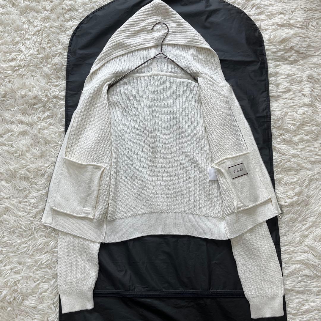 フォクシー HoodieFanニットパーカー ダブルジップ 38676　ロゴ