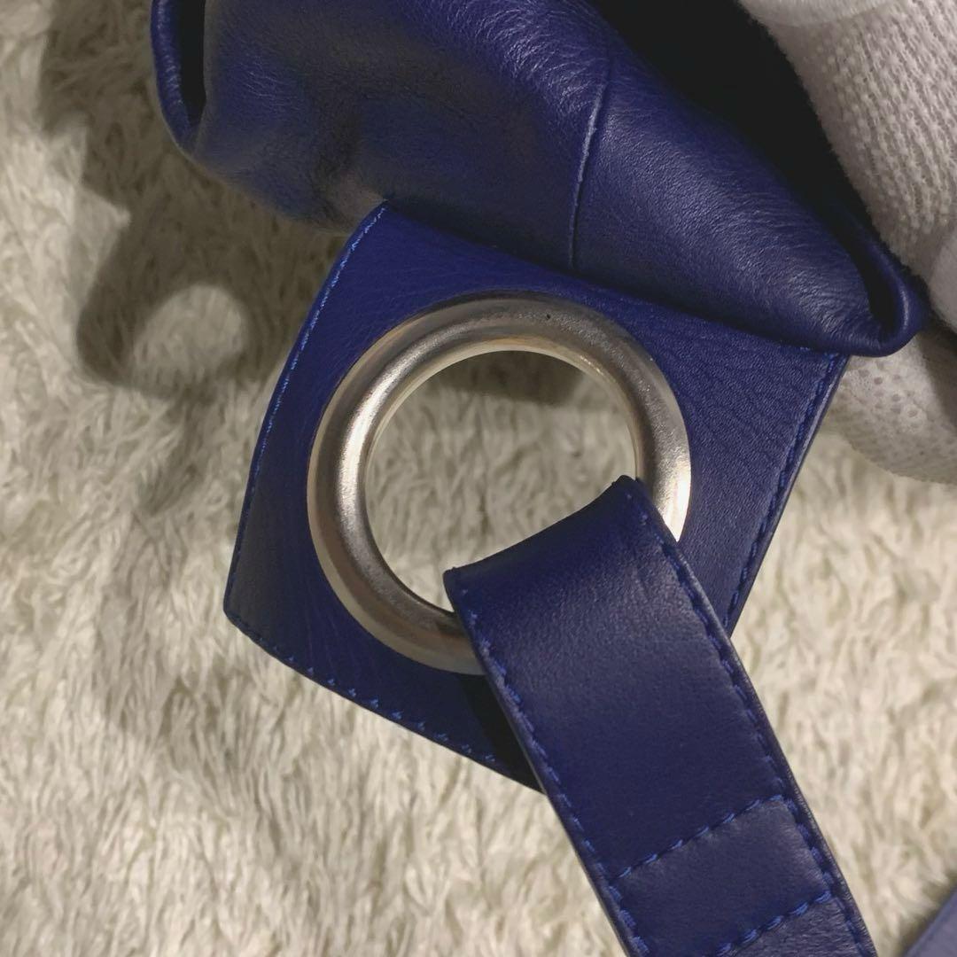 美品✨kawa-kawaカワカワ ハトメ ボディバッグ ショルダー レザー 紺色