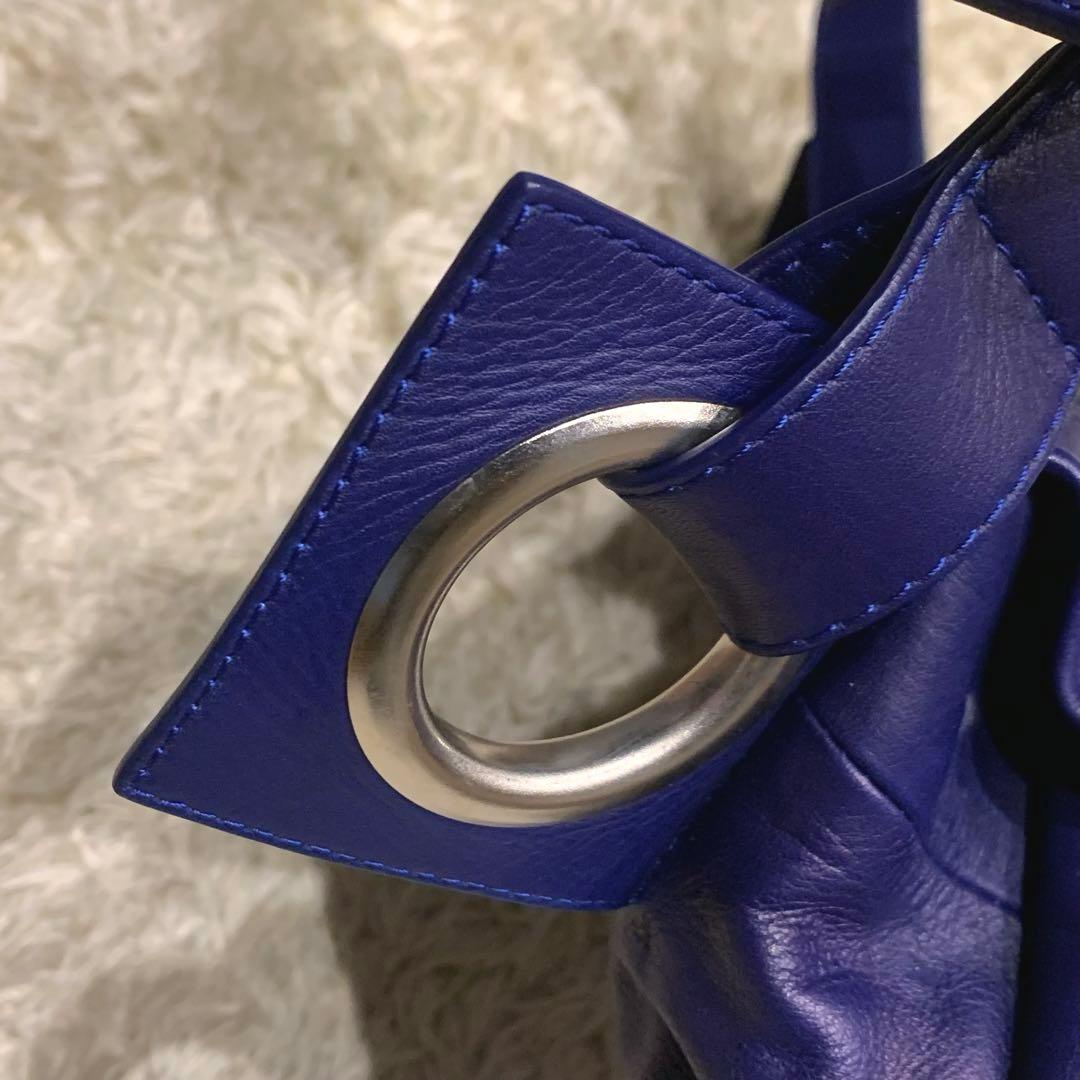 美品✨kawa-kawaカワカワ ハトメ ボディバッグ ショルダー レザー 紺色