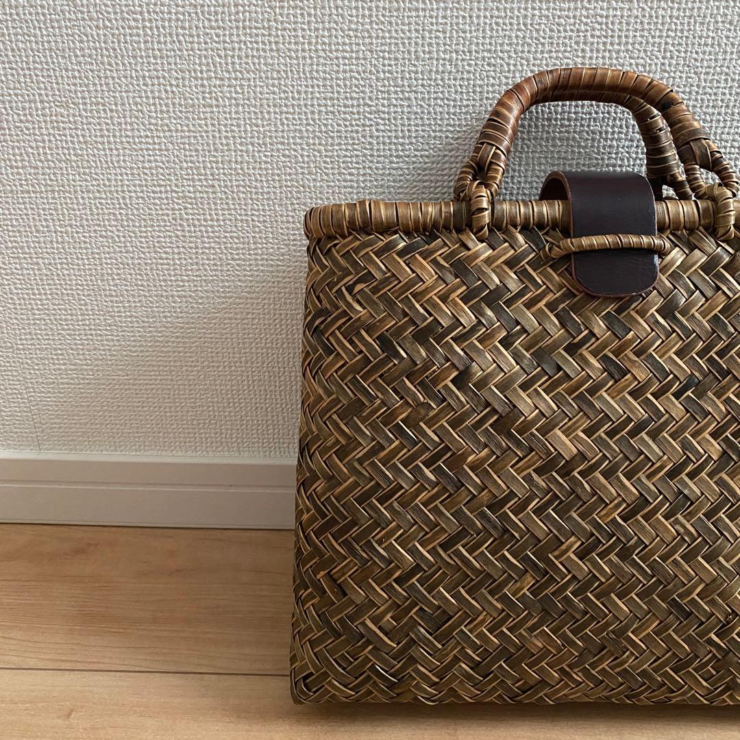 イタヤ細工　手提げ籠　貴重な染付仕上げ