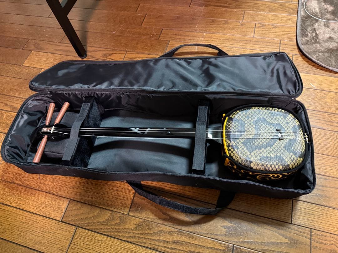 三線 人工皮　初心者用　ケース付き