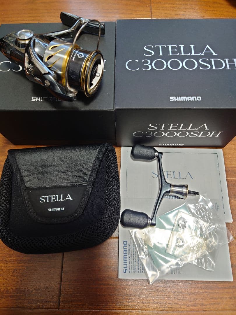 14ステラC3000SDH リールフットの塗装にキズあり写真の白◯を確認下さい